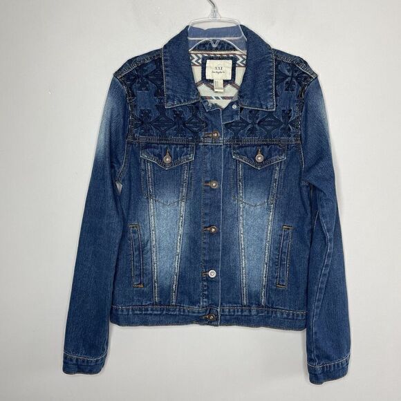FOREVER 21 Womens Aztec Embroidered Denim Jacket Small S Blue Distressed Cotton - Picture 1 of 8